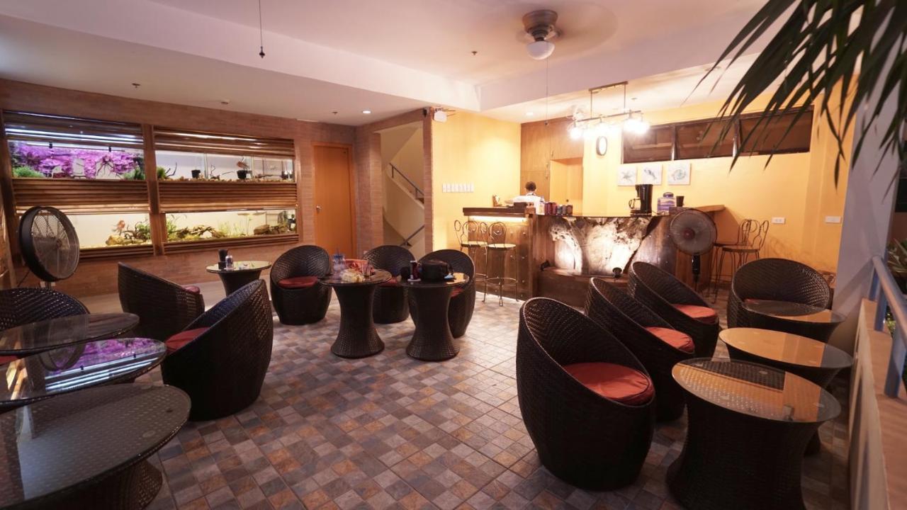 1775 Adriatico Suites Манила Экстерьер фото