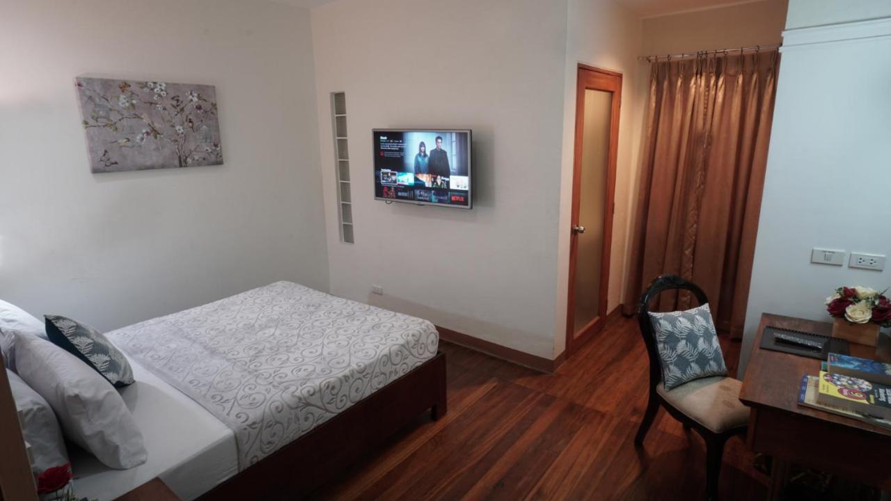 1775 Adriatico Suites Манила Экстерьер фото