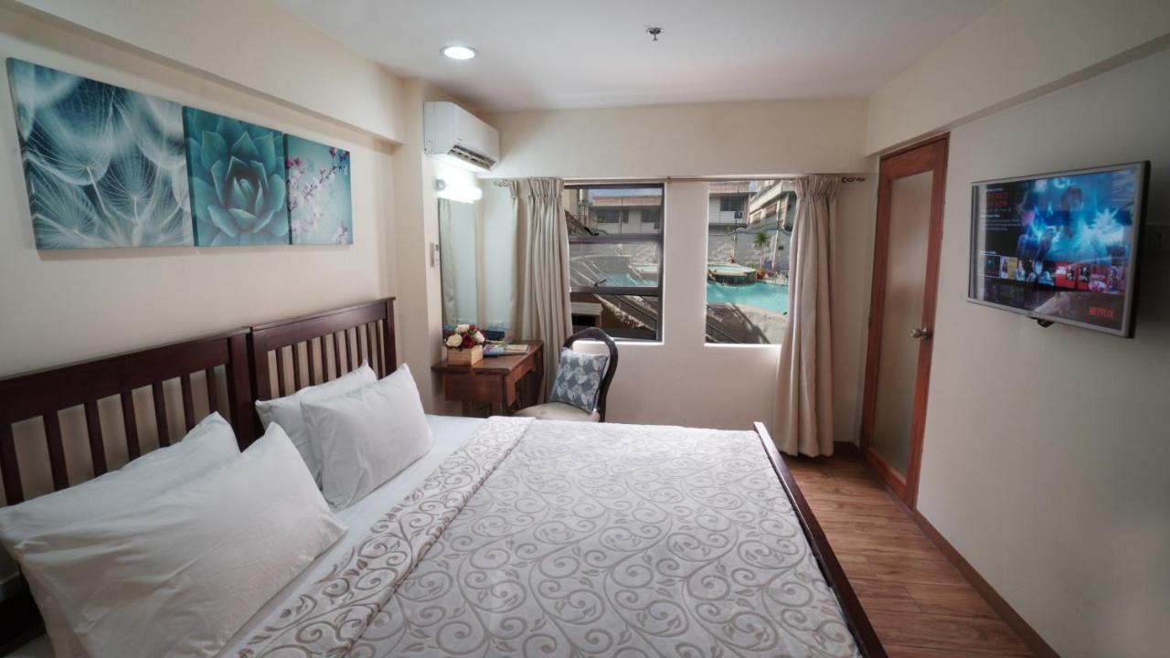 1775 Adriatico Suites Манила Экстерьер фото