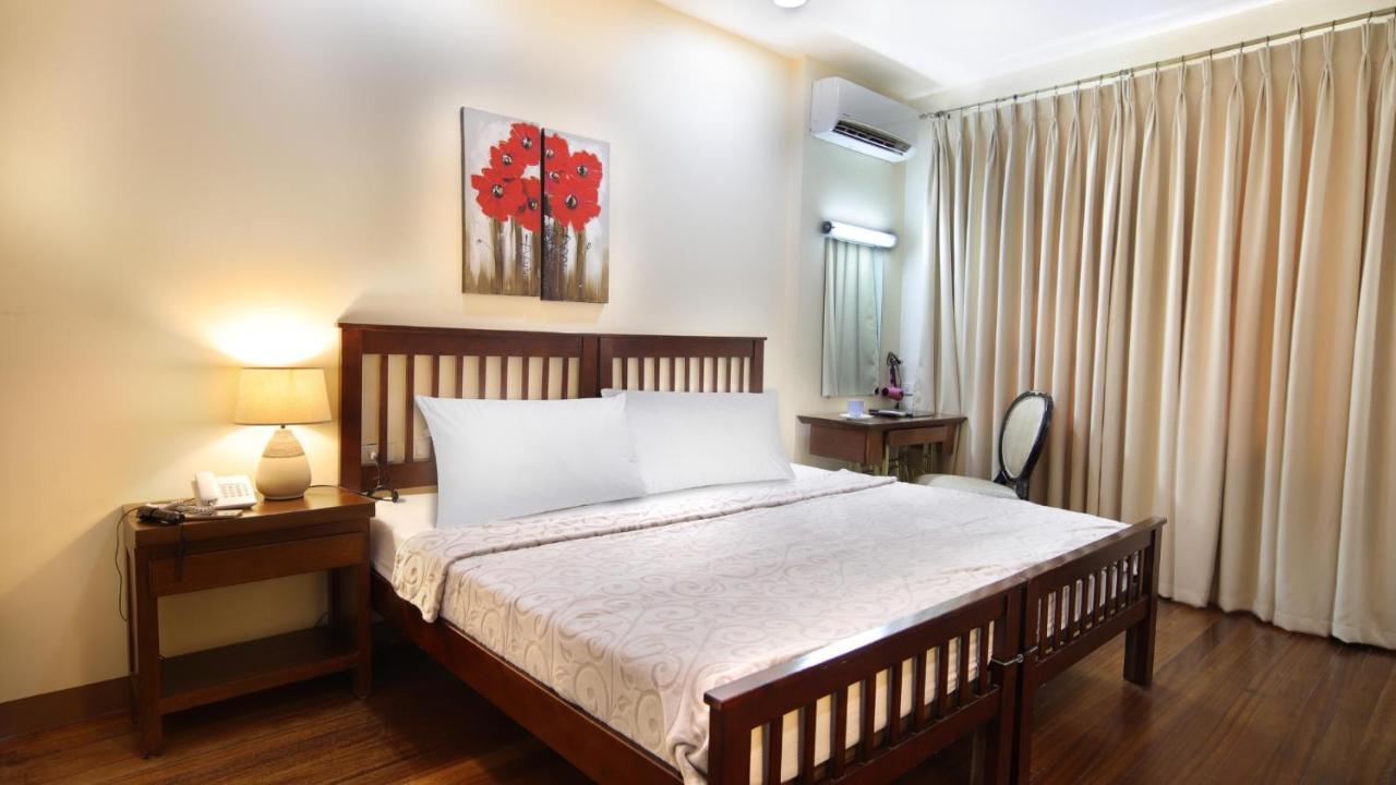 1775 Adriatico Suites Манила Экстерьер фото