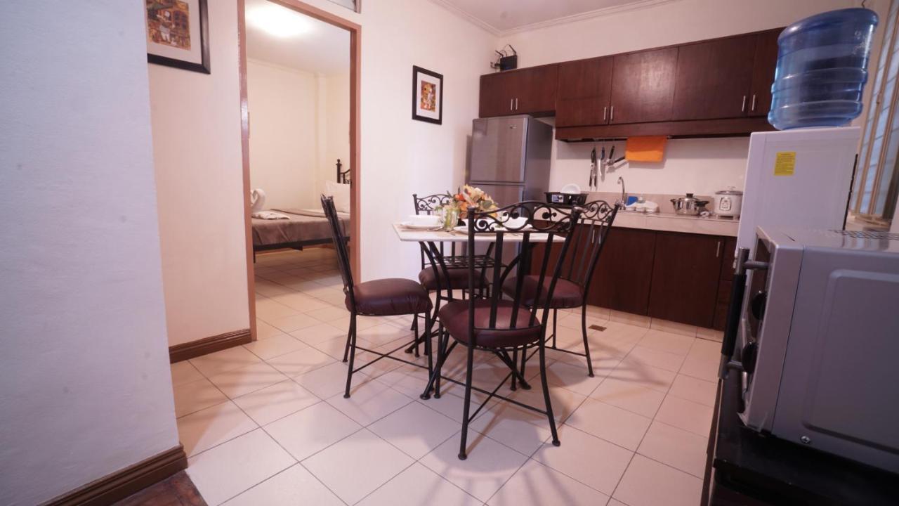 1775 Adriatico Suites Манила Экстерьер фото