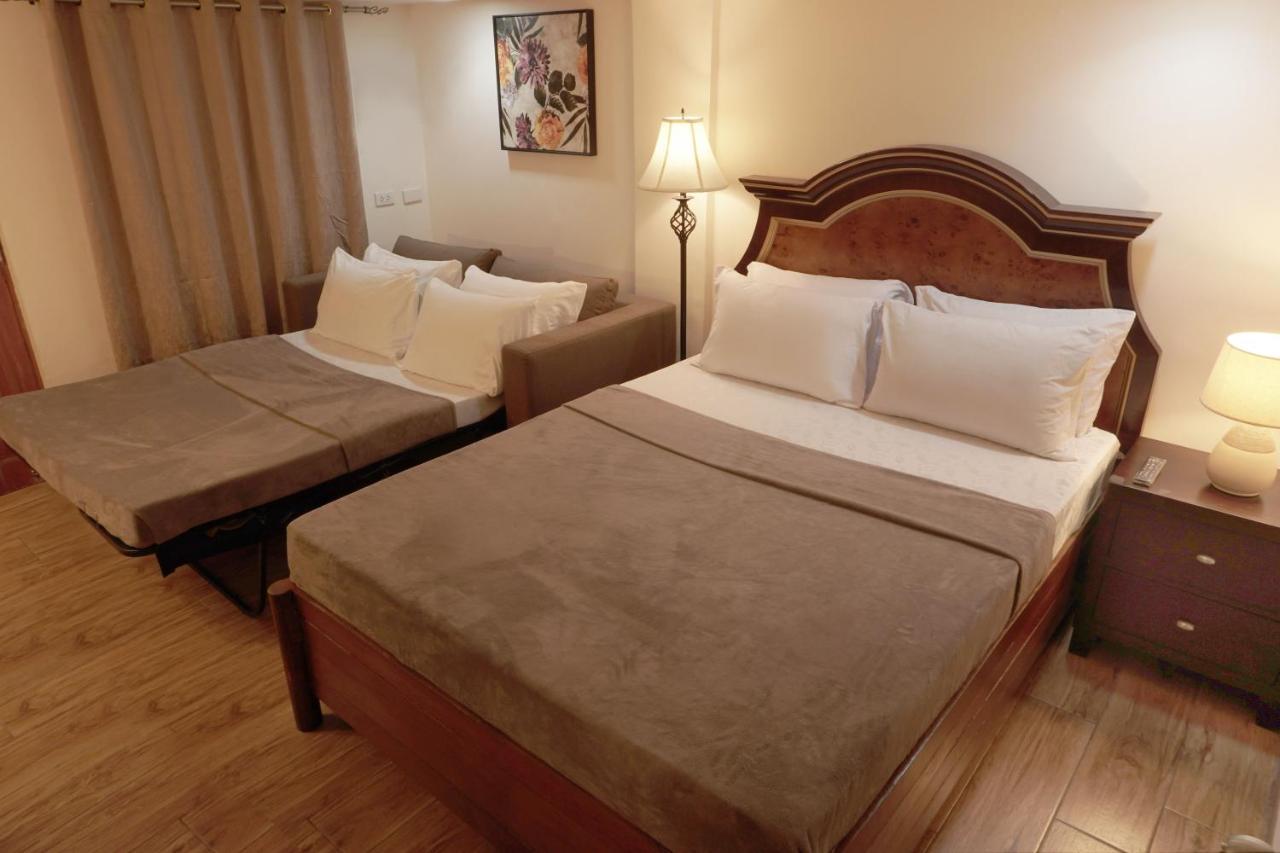 1775 Adriatico Suites Манила Экстерьер фото