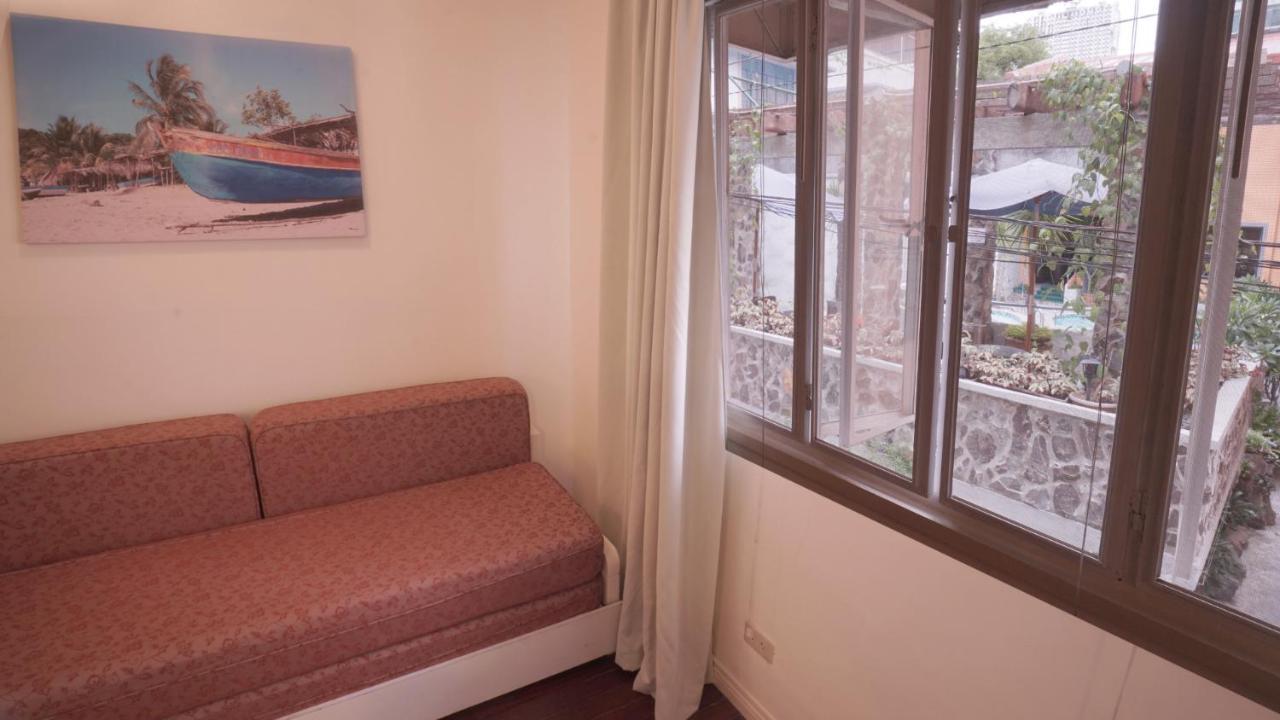 1775 Adriatico Suites Манила Экстерьер фото