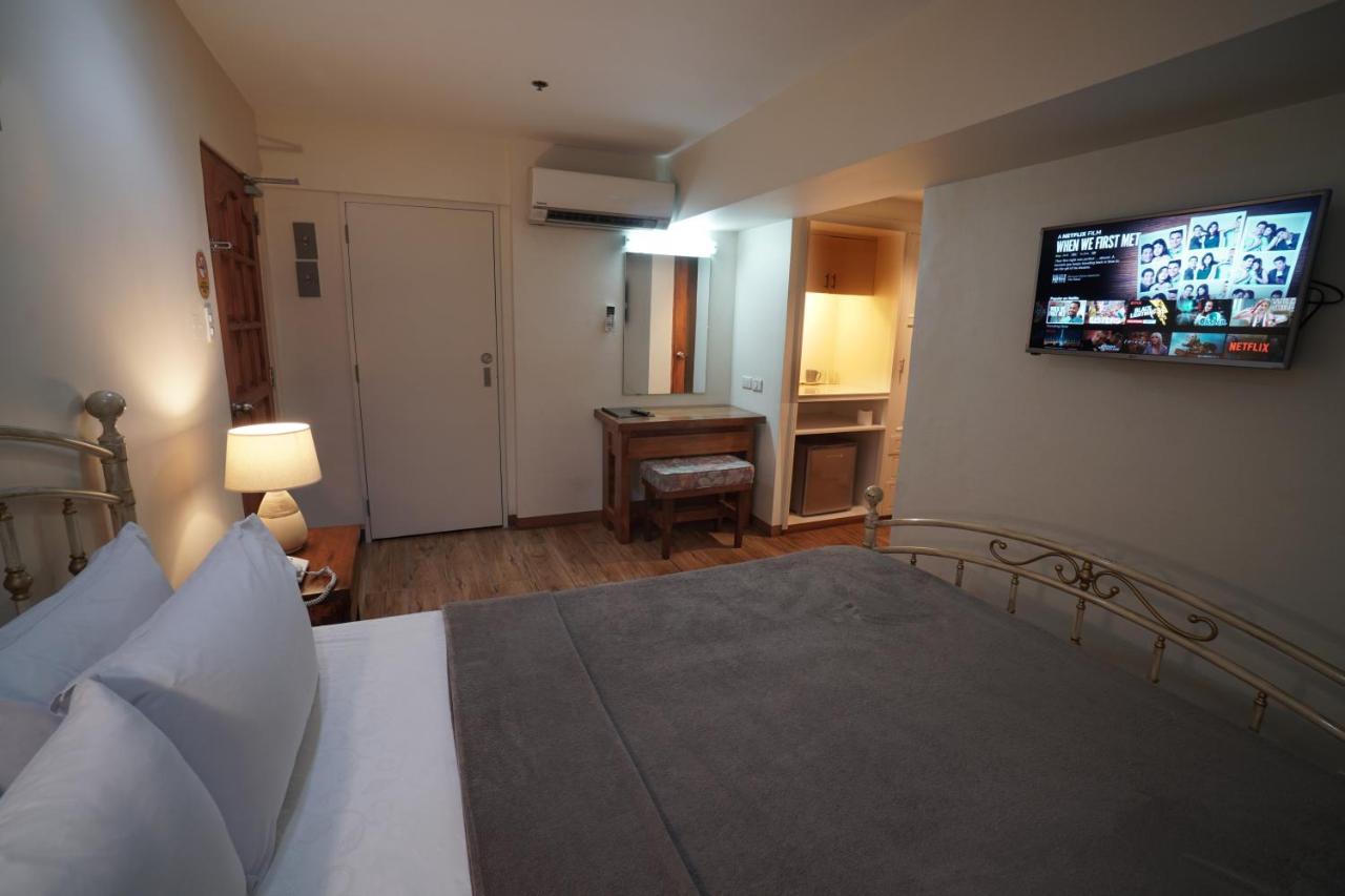 1775 Adriatico Suites Манила Экстерьер фото